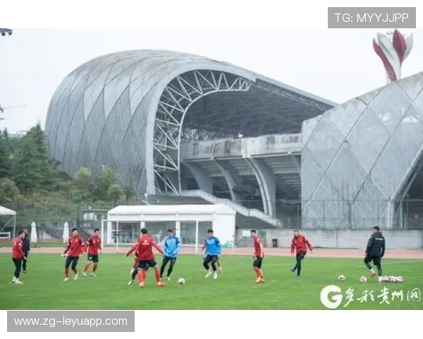 足球俱乐部在赛季中期加强体能恢复与康复计划,完善足球俱乐部运营