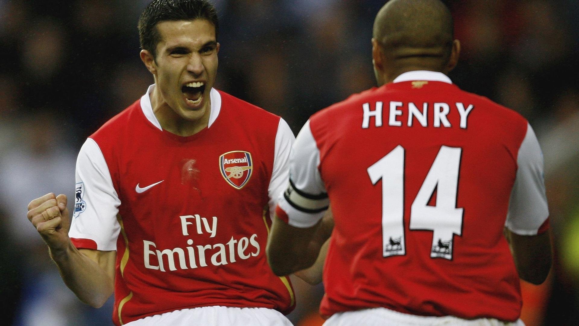 锋线压迫点设置是否决定中场高位接应成功率,锋线组合